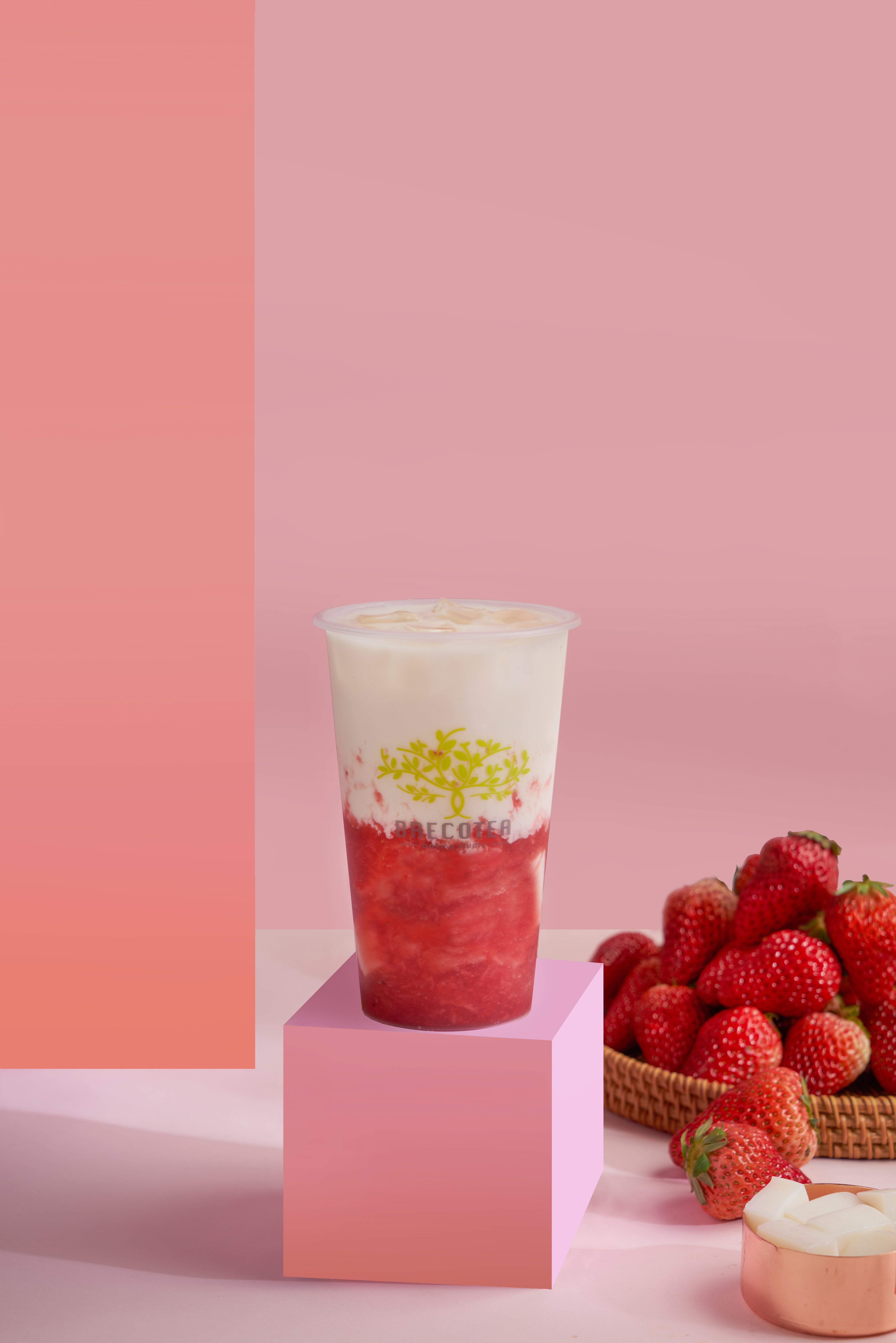 9. Strawberry Milk Tea | Brecotea